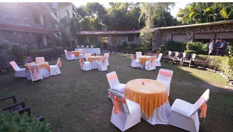 Imagen del bar/restaurante del Hotel Hr Dukes Den Resort. Foto 16