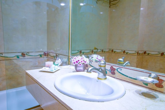 Imagen de la habitación del Hotel Hr Esmeralda Luxor. Foto 11