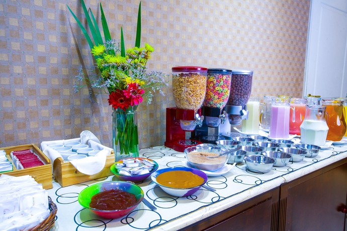 Imagen del bar/restaurante del Hotel Hr Esmeralda Luxor. Foto 4