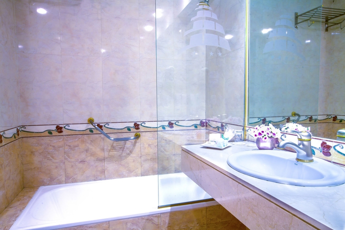 Imagen de la habitación del Hotel Hr Esmeralda Luxor. Foto 12