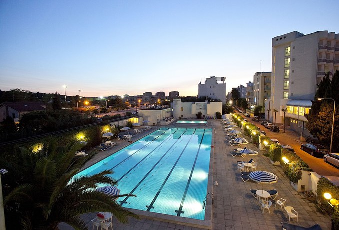 Imagen de la piscina del Hotel Hr Senigallia. Foto 17