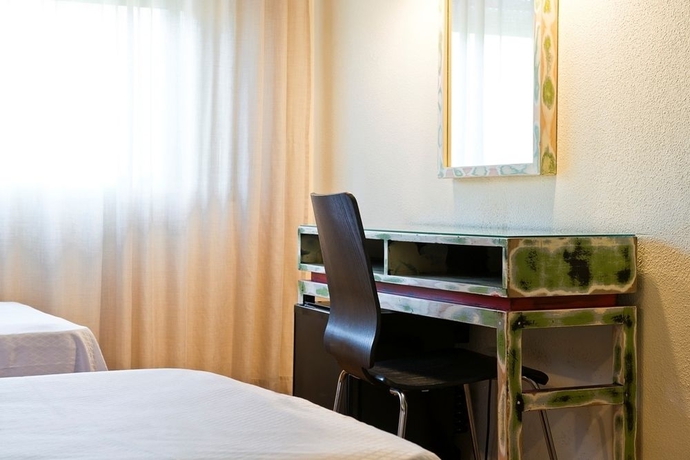 Imagen de la habitación del Hotel Hrc. Foto 2