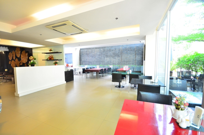 Imagen del bar/restaurante del Hotel H-residence. Foto 2