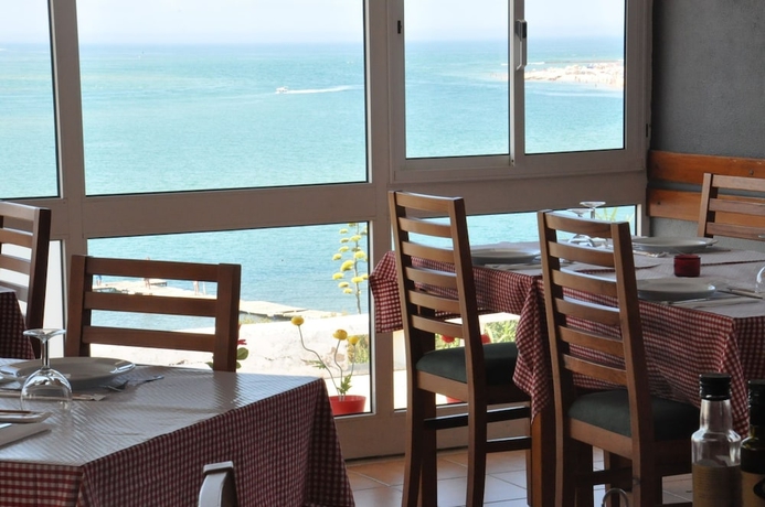 Imagen del bar/restaurante del Hotel Hs Milfontes Beach. Foto 2