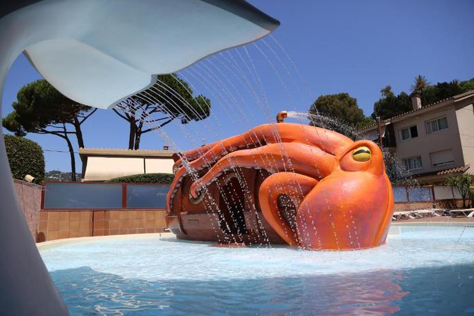 Imagen de la piscina del Hotel Htop Jadhe. Foto 13