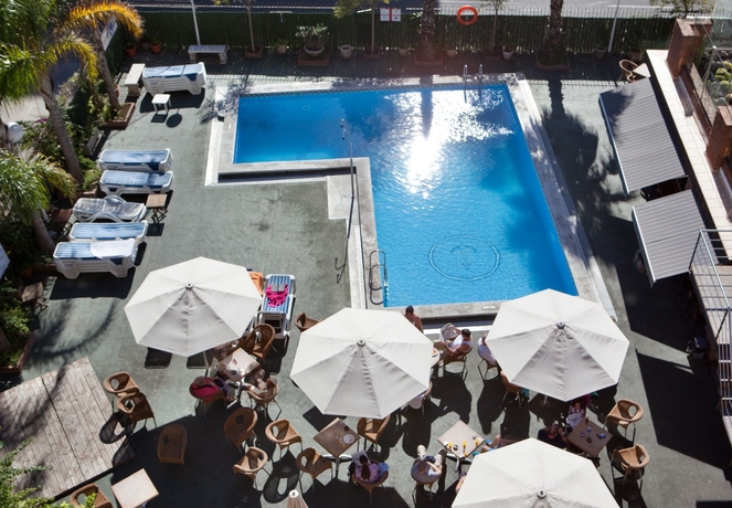 Imagen de la piscina del Hotel Htop Palm Beach and Spa. Foto 17