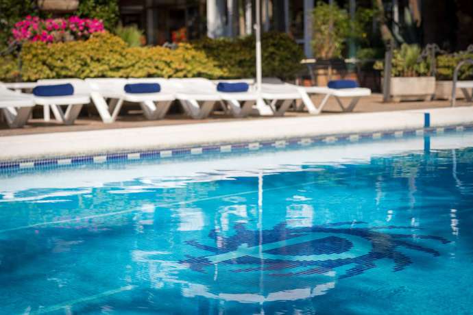 Imagen de la piscina del Hotel Htop Planamar. Foto 17