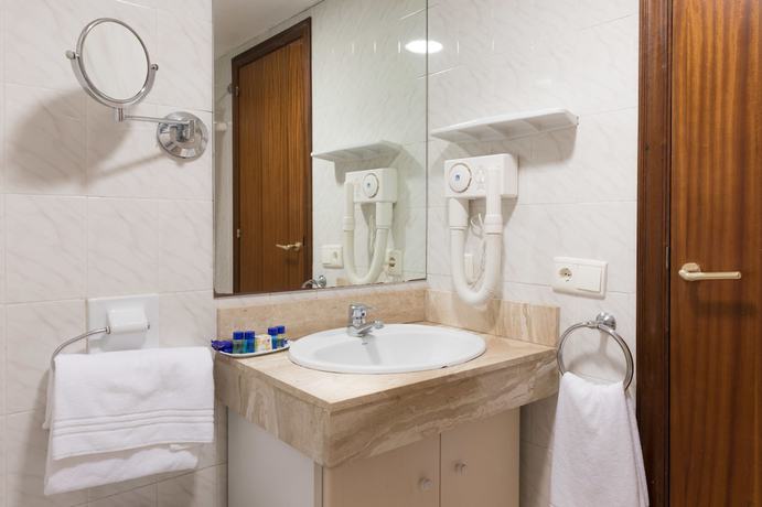 Imagen de la habitación del Hotel Htop Royal Sun. Foto 9