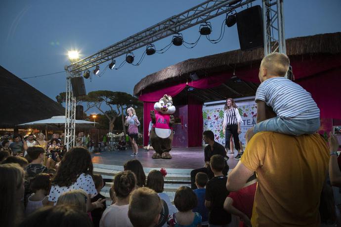 Imagen general del Hotel Hu Park Albatros Village. Foto 11