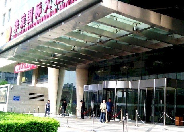 Imagen de los exteriores del Hotel Hua Bin International. Foto 12
