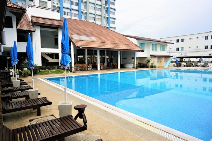 Imagen de la piscina del Hotel Hua Hin Sport Villa. Foto 15