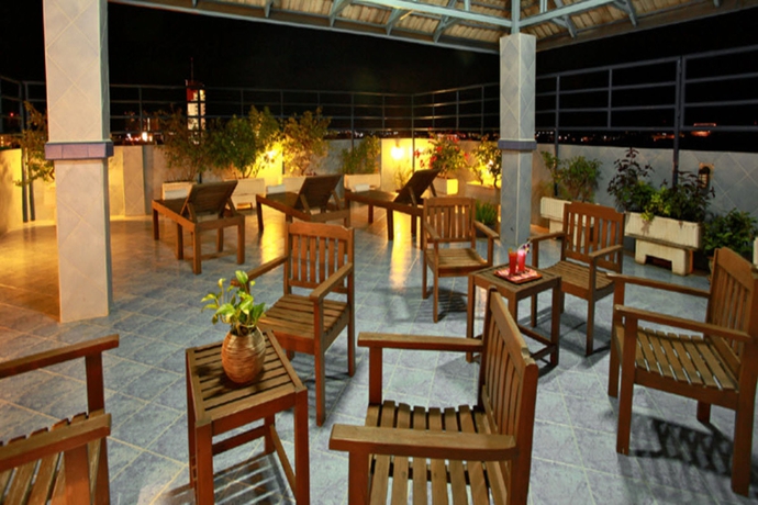 Imagen del bar/restaurante del Hotel Huahin Loft. Foto 4