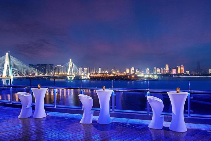 Imagen del bar/restaurante del Hotel Hualuxe Hotels and Resorts Haikou Seaview - IHG. Foto 6