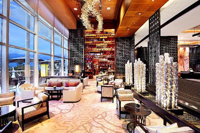 Imagen del bar/restaurante del Hotel Hualuxe Hotels and Resorts Haikou Seaview - IHG. Foto 7