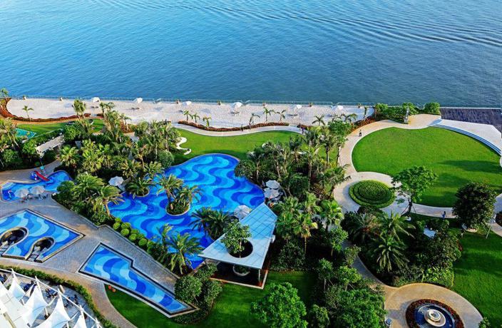 Imagen de la piscina del Hotel Hualuxe Hotels and Resorts Haikou Seaview - IHG. Foto 20