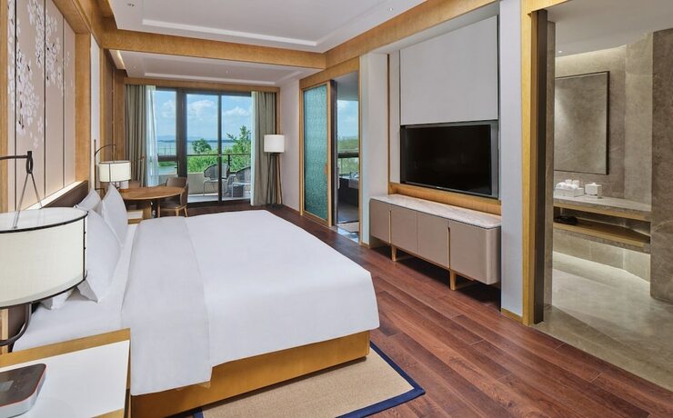 Imagen de la habitación del Hotel Hualuxe Suzhou Bay Hot Spring Resort, An Ihg. Foto 17