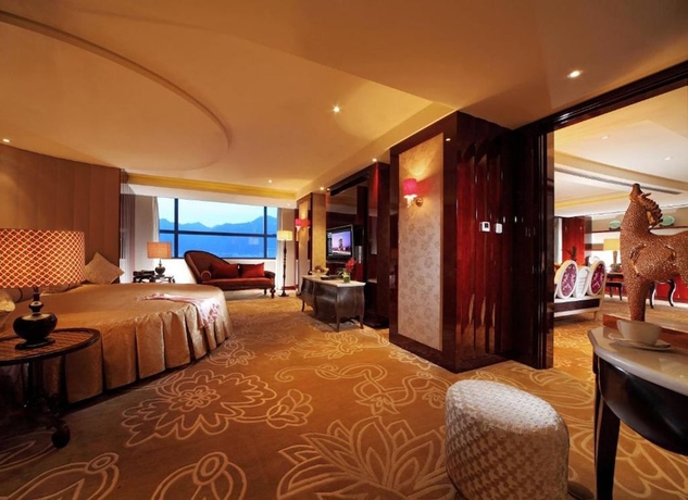 Imagen de la habitación del Hotel Huaqiao New Century Grand. Foto 11