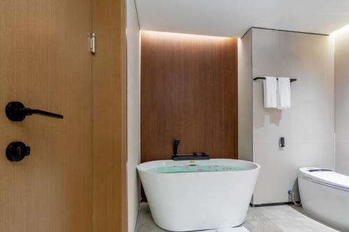 Imagen general del Hotel Huawen Four Season. Foto 3