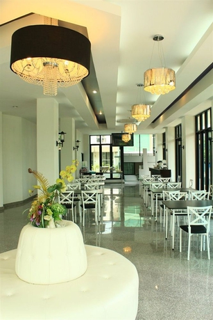 Imagen del bar/restaurante del Hotel Huay Kaew Palace 2. Foto 2