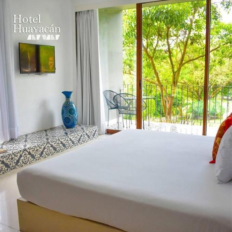 Imagen de la habitación del Hotel Huayac&aacute;n Cuernavaca Curamoria Collection. Foto 7