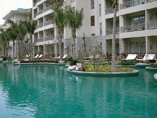 Imagen de la piscina del Hotel Huayu Resort Spa Yalong Bay. Foto 12
