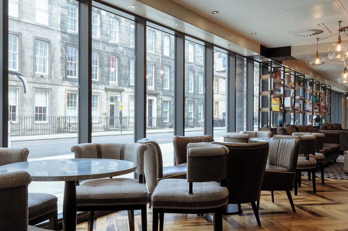 Imagen del bar/restaurante del Hotel Hub By Premier Inn Edinburgh Haymarket. Foto 2