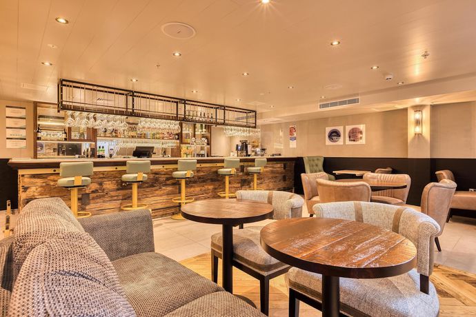 Imagen del bar/restaurante del Hotel Hub By Premier Inn London - Soho. Foto 4