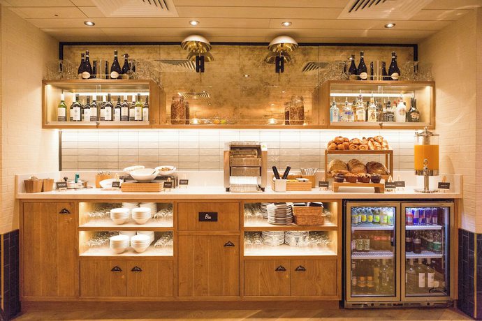 Imagen del bar/restaurante del Hotel Hub By Premier Inn London Westminster - St James' Park. Foto 2