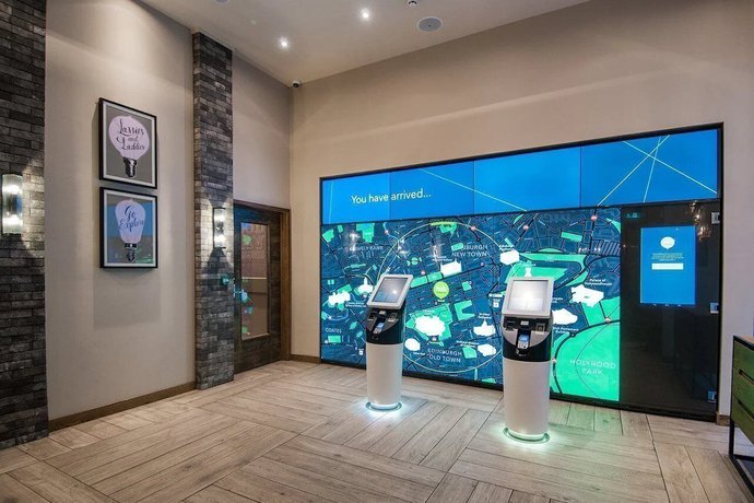Imagen de los interiores del Hotel Hub by Premier Inn Edinburgh City Centre (Rose Street). Foto 5