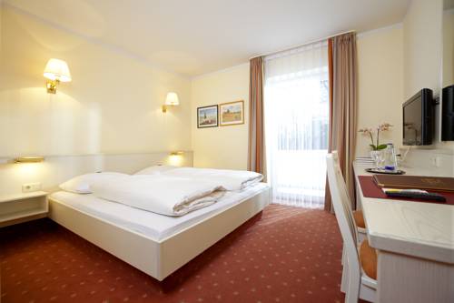 Imagen de la habitación del Hotel Huberhof, Allershausen. Foto 3