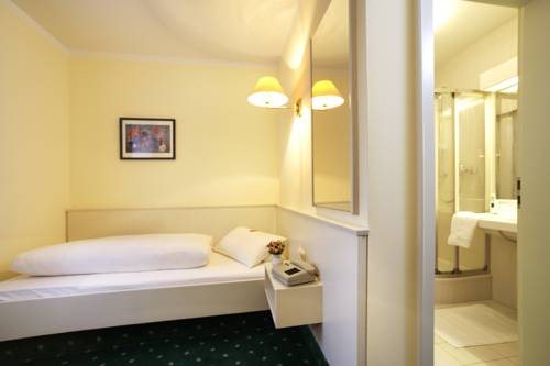 Imagen de la habitación del Hotel Huberhof, Allershausen. Foto 12