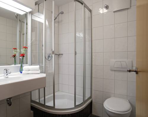Imagen de la habitación del Hotel Huberhof, Allershausen. Foto 13