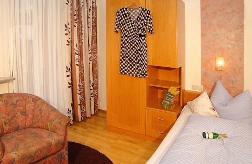 Imagen de la habitación del Hotel Hubertus Garni. Foto 9
