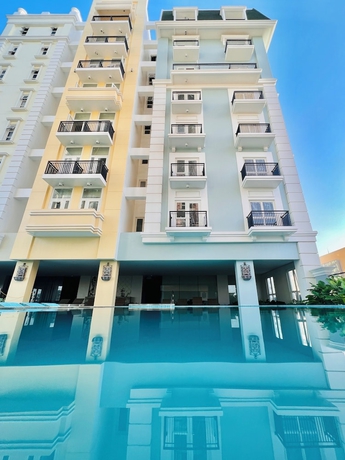 Imagen de la piscina del Hotel Hubomoto Megaworld Suites. Foto 16