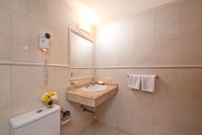 Imagen de la habitación del Hotel Huemul. Foto 13