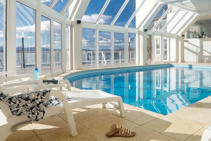 Imagen de la piscina del Hotel Huemul. Foto 18