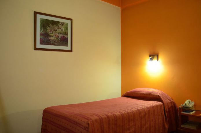 Imagen de la habitación del Hotel Huemul, General Roca. Foto 2