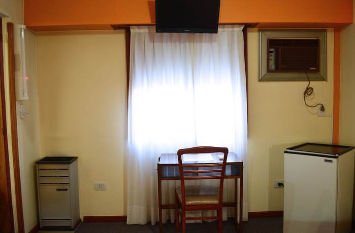 Imagen de la habitación del Hotel Huemul, General Roca. Foto 7