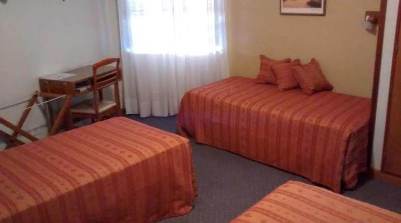 Imagen de la habitación del Hotel Huemul, General Roca. Foto 9