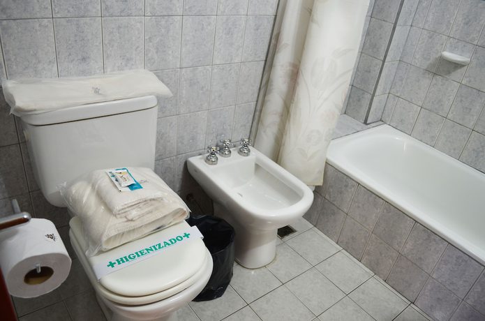 Imagen de la habitación del Hotel Huemul, General Roca. Foto 11