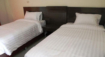 Imagen de la piscina del Hotel Huen Chan Thip. Foto 11