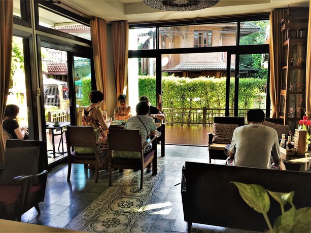 Imagen del bar/restaurante del Hotel Huen Hug Chiang Mai. Foto 4