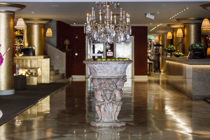 Imagen de los interiores del Hotel Huentala. Foto 9