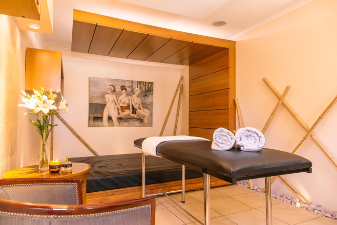 Imagen de los interiores del Hotel Huentala. Foto 10