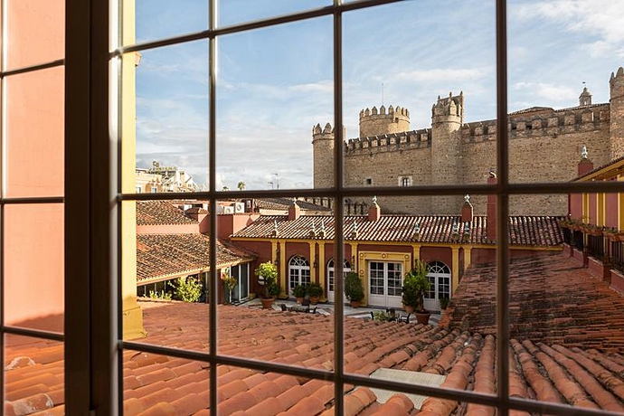 Imagen de los exteriores del Hotel Huerta Honda. Foto 14