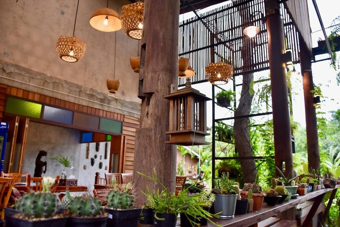 Imagen de los interiores del Hotel Hug Sakonnakhon. Foto 17