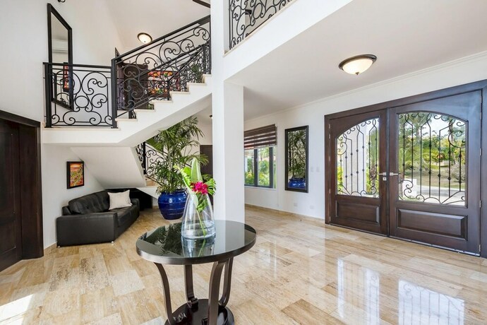 Imagen general del Hotel Huge Villa for Large Groups in Bavaro Cocotal - Up to 16 People With Pool Jacuzzi Chef Maid. Foto 11
