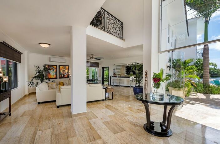 Imagen general del Hotel Huge Villa for Large Groups in Bavaro Cocotal - Up to 16 People With Pool Jacuzzi Chef Maid. Foto 14