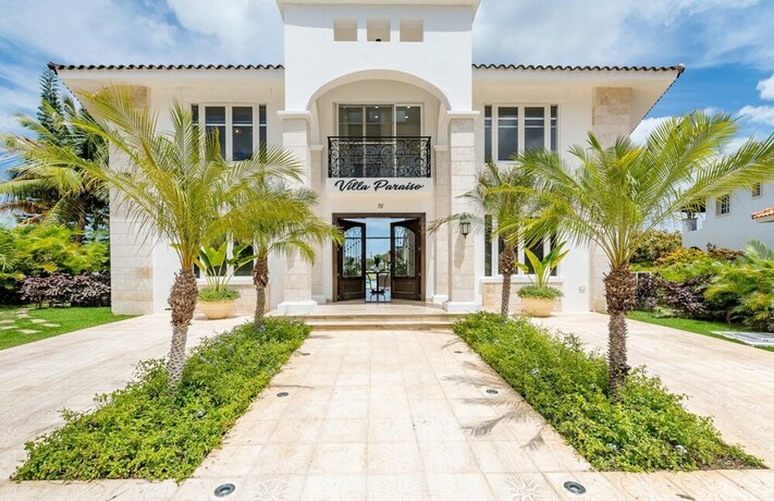 Imagen general del Hotel Huge Villa for Large Groups in Bavaro Cocotal - Up to 16 People With Pool Jacuzzi Chef Maid. Foto 16
