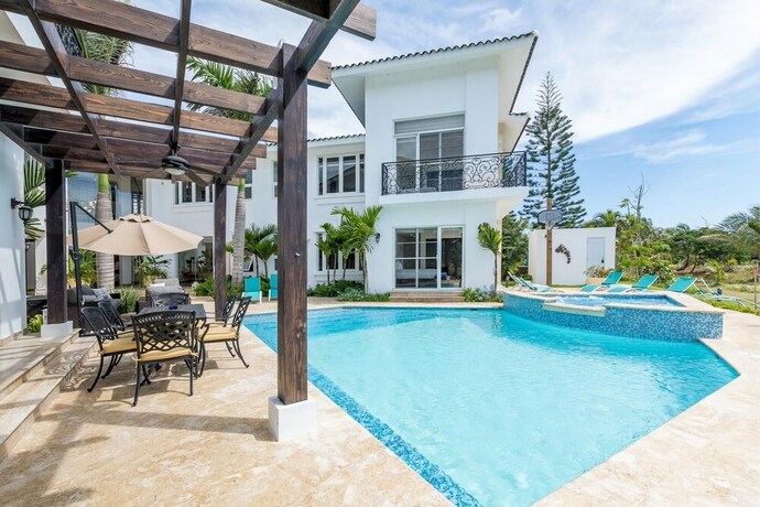 Imagen general del Hotel Huge Villa for Large Groups in Bavaro Cocotal - Up to 16 People With Pool Jacuzzi Chef Maid. Foto 18
